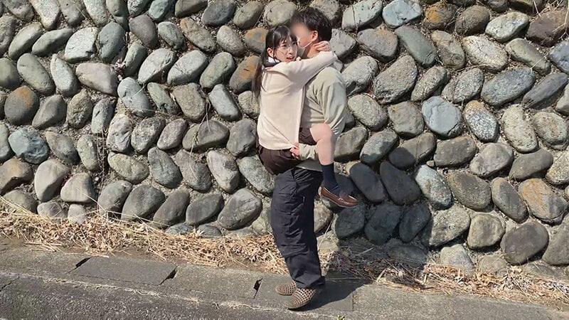 駅弁露出 抱っこSEXが大好き！！パイパン微少女をパンパンパンパン！