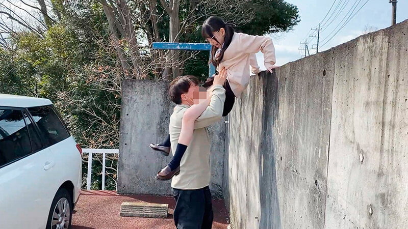 駅弁露出 抱っこSEXが大好き！！パイパン微少女をパンパンパンパン！