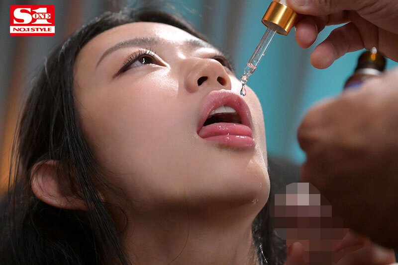 上京して3年半で初めて知った未知の快感… 1ヶ月媚薬を仕込まれ身体中が火照りおかしくなっちゃうようなキメセク大絶頂 明日葉みつは