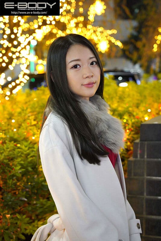 数多くの財界人が遊ぶ高級クラブのトップ嬢は脱いだら極細美ボディ、ドスケベ 超華奢55cm 美巨乳No.1ホステス AVデビュー 香住みなみ