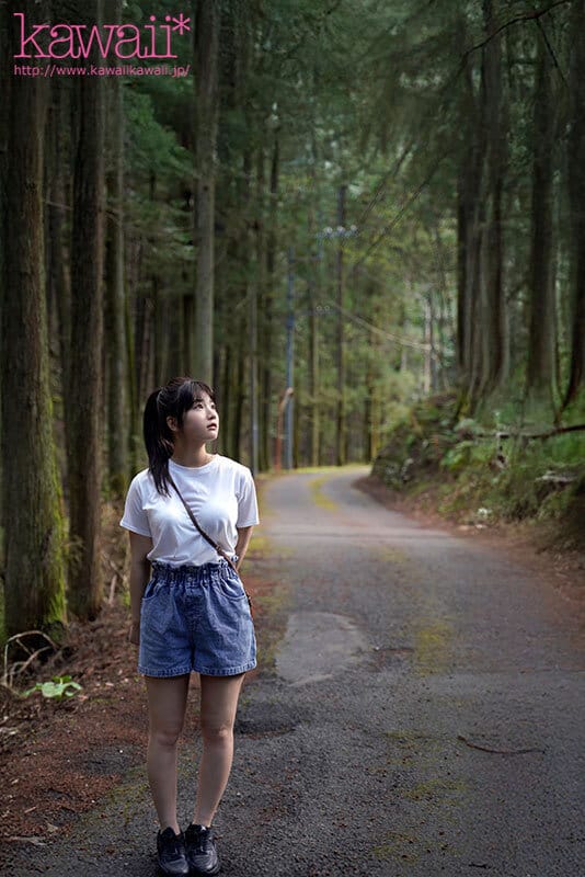 森林の恵みを感じ、豊かな自然に育まれた、汚れなき子は、実は濃厚おじさんとエッチがしたい！ 山梨県の過疎地で、お爺ちゃんと2人暮らしの女の子AVデビュー 柊みおり