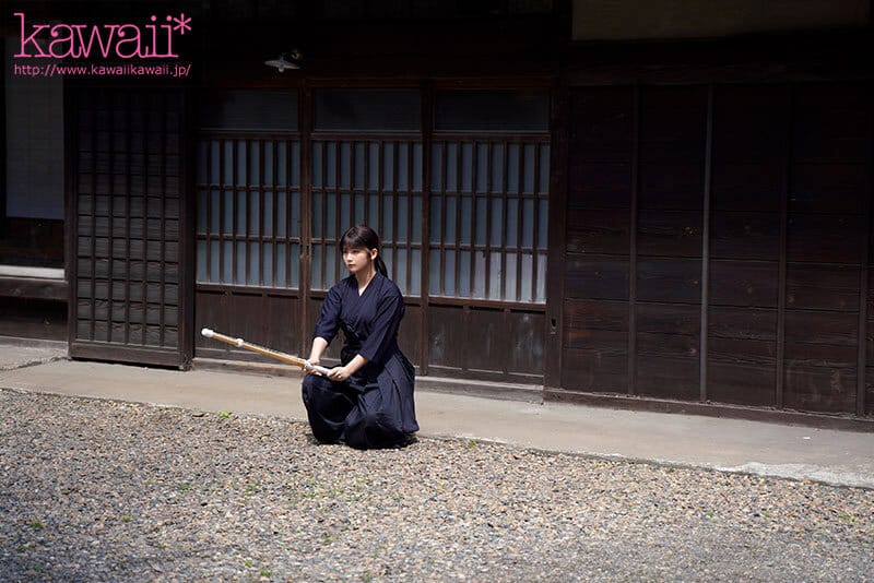 森林の恵みを感じ、豊かな自然に育まれた、汚れなき子は、実は濃厚おじさんとエッチがしたい！ 山梨県の過疎地で、お爺ちゃんと2人暮らしの女の子AVデビュー 柊みおり