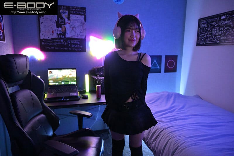 e-スポーツ全国ベスト8の美少女プロゲーマー 脱いだらまさかのチート級ロリGcup巨乳 AVモード突入デビュー 中山みずき