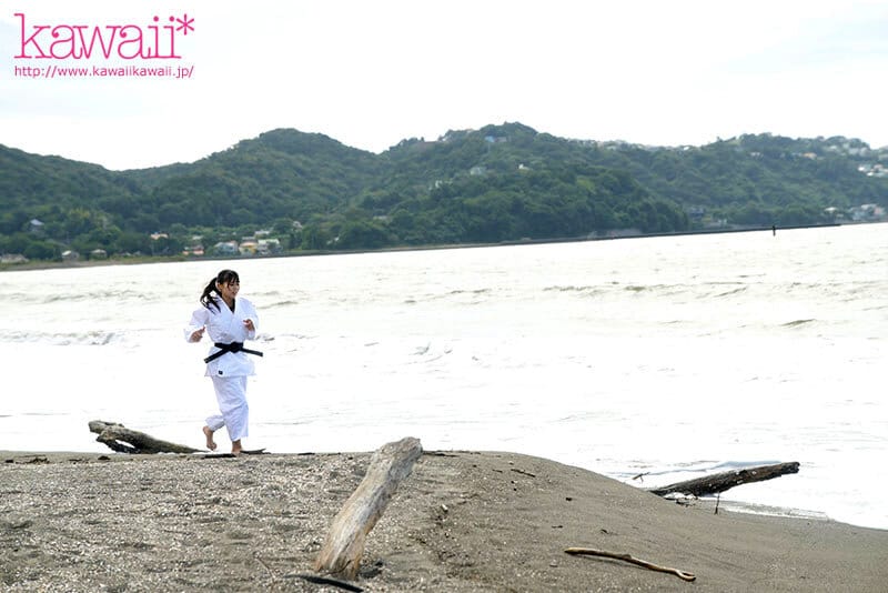 ハメたら雄叫びイキまくる肉欲ボディ。柔道の天才少女 村 流那（20） AVデビュー 村流那