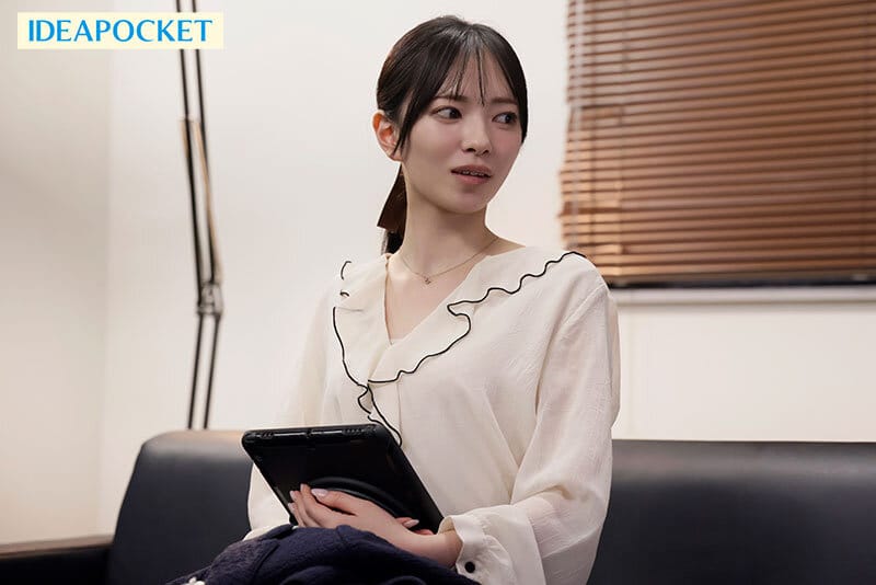 仕事もプラべも充実してそうな美女キャリアウーマンなのに エッチな話に弱い恥ずかしがり屋さん 第一印象と中身とのギャップが凄く可愛い社長秘書AVデビュー 安西澪